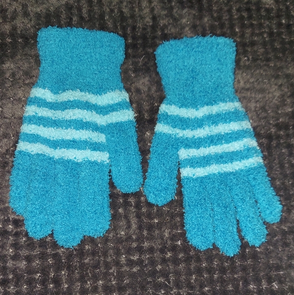 Gloves - Picture 2 of 4